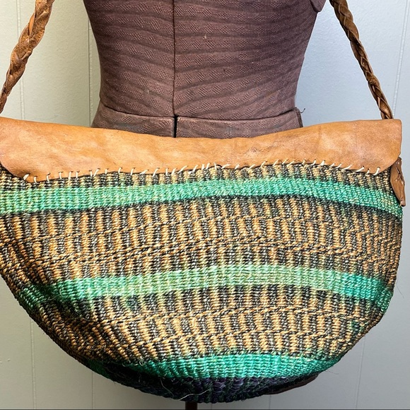 Vintage 1970's Oversized Handmade Leather Fringe Boho Crossbody Shoulder Bag - Picture 8 of 16